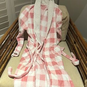 Ardene Pink and White Plaid Sherpa-Lined Robe